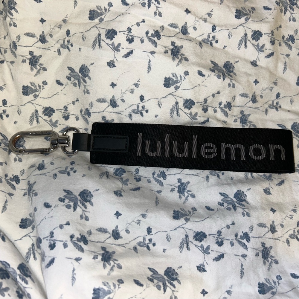 Lululemon Never Lost Keychain Black